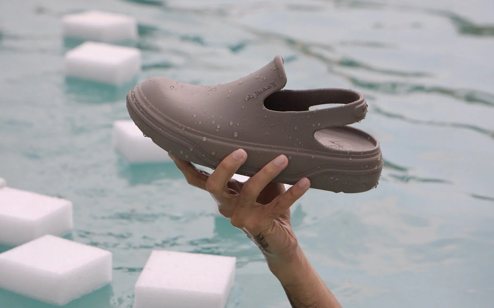Cushers Clogs For Men : Goat Grey - Image 9