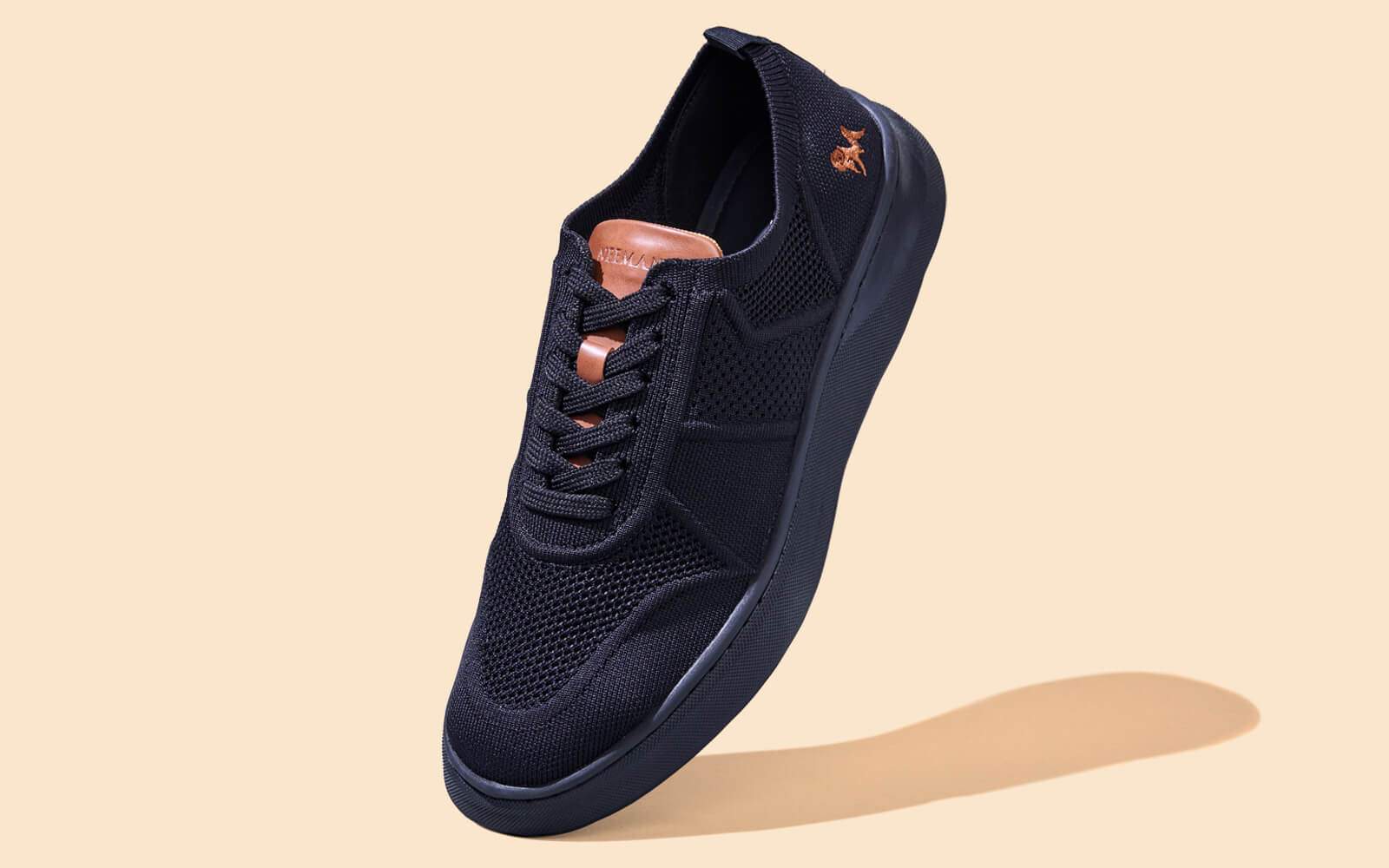 Elevate Low Top : Black - Image 2