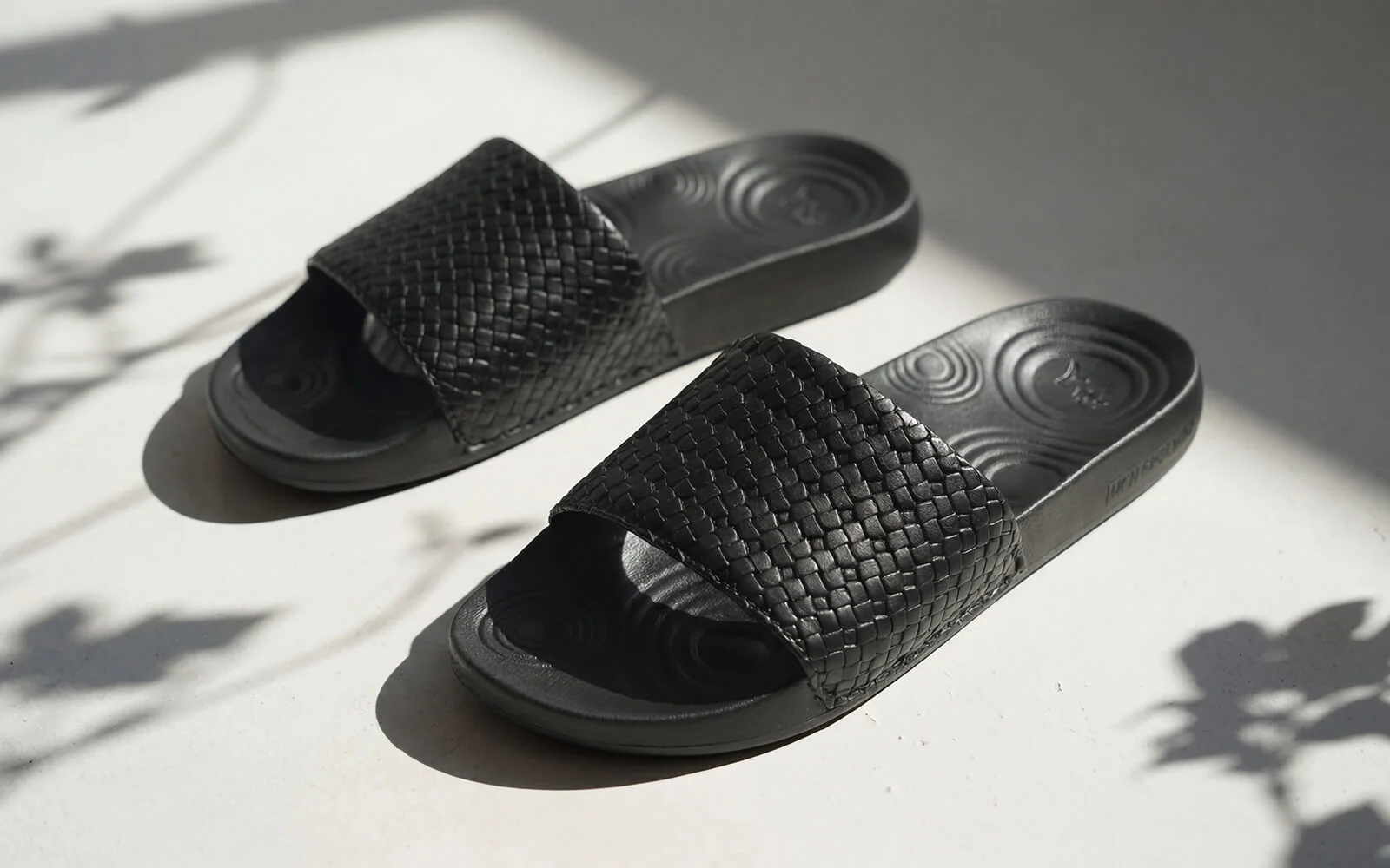 High Sprout Evoque Slides For Women : Black - Image 2