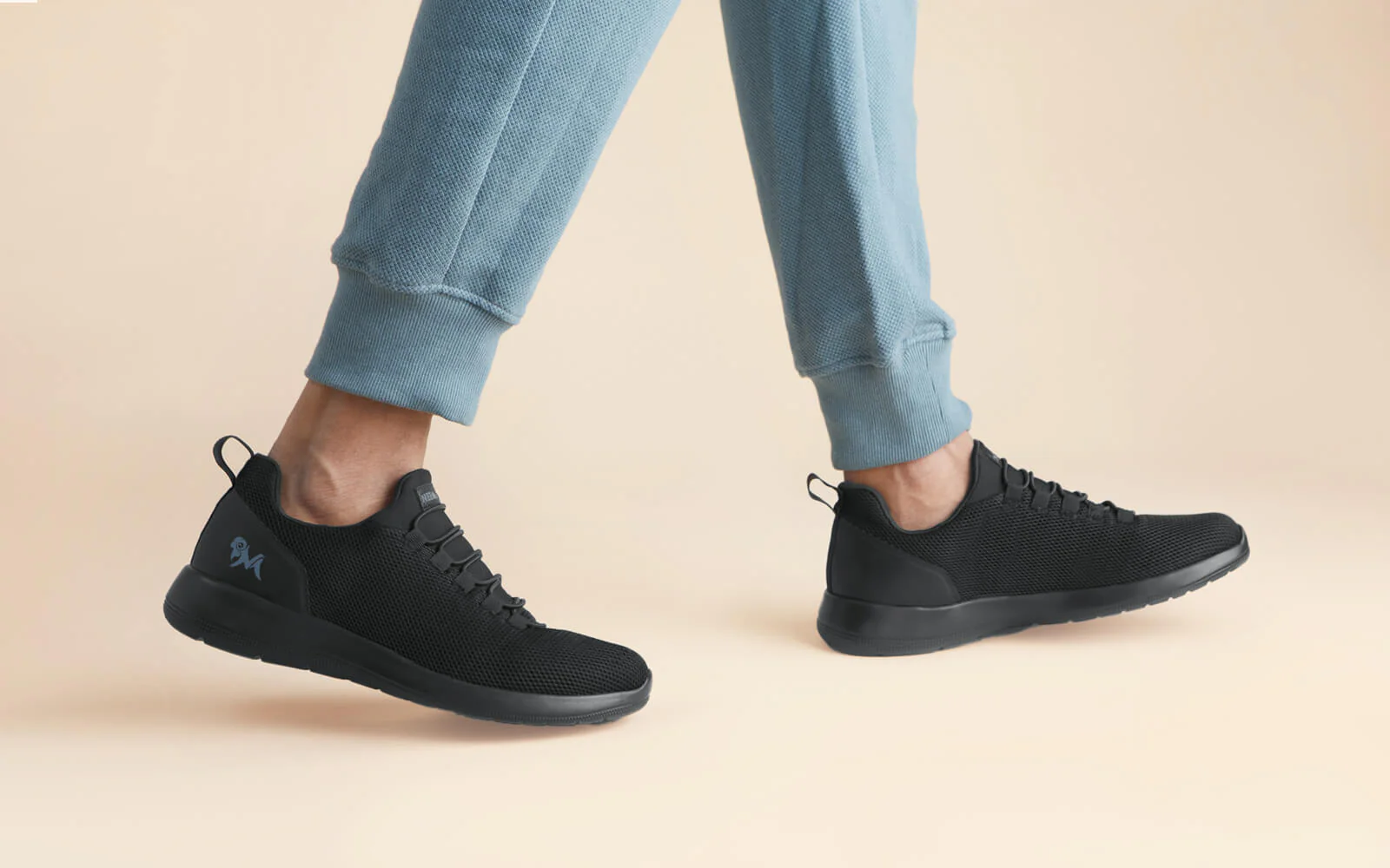 Light Walkers : Classic Black - Image 7