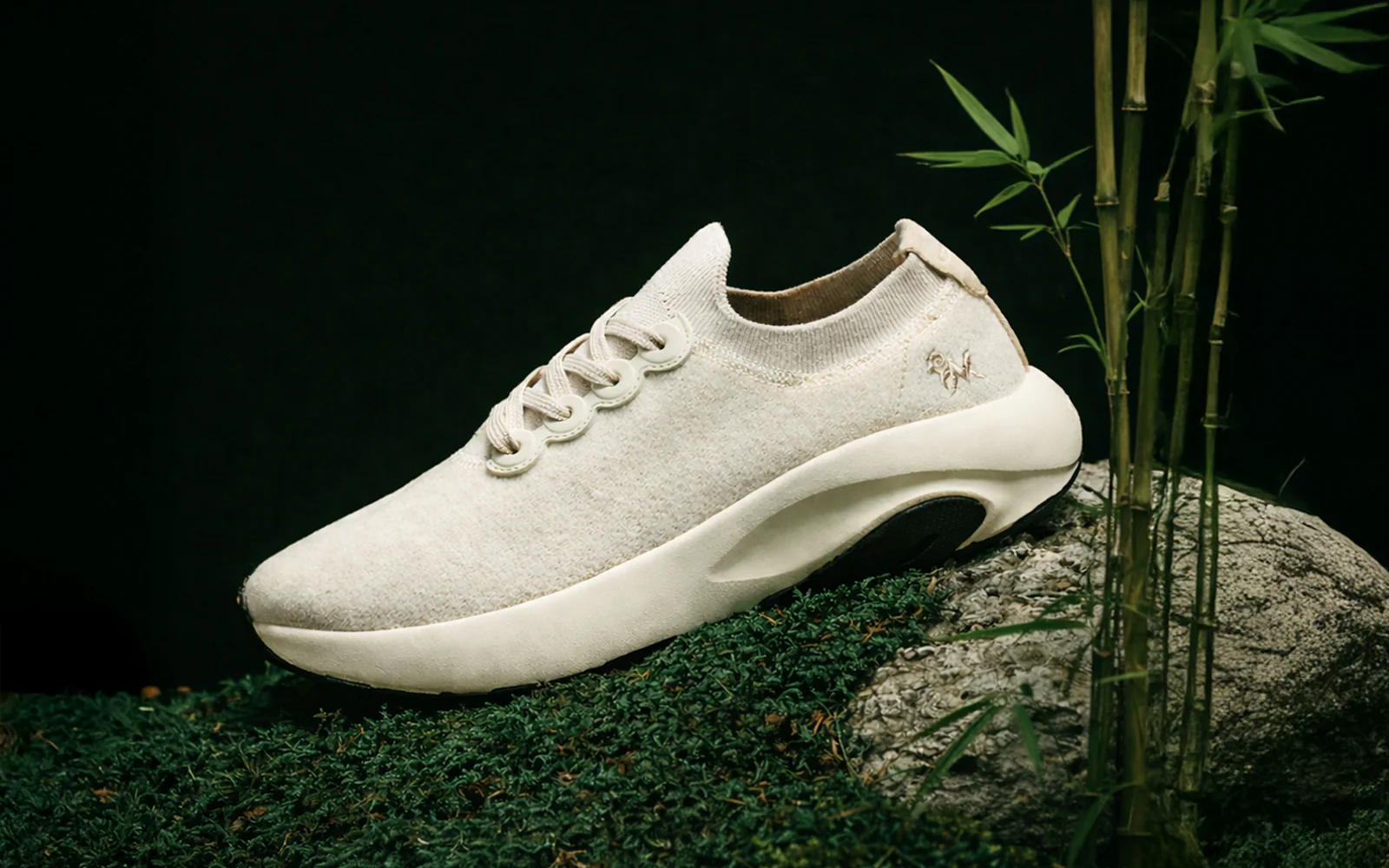 Lush Glider For Men : Ivory - Image 9