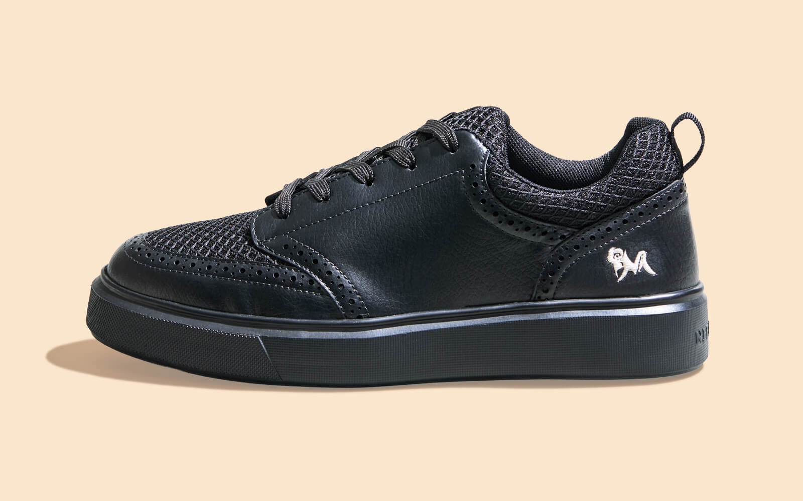 Pure Motion Sneakers : Black