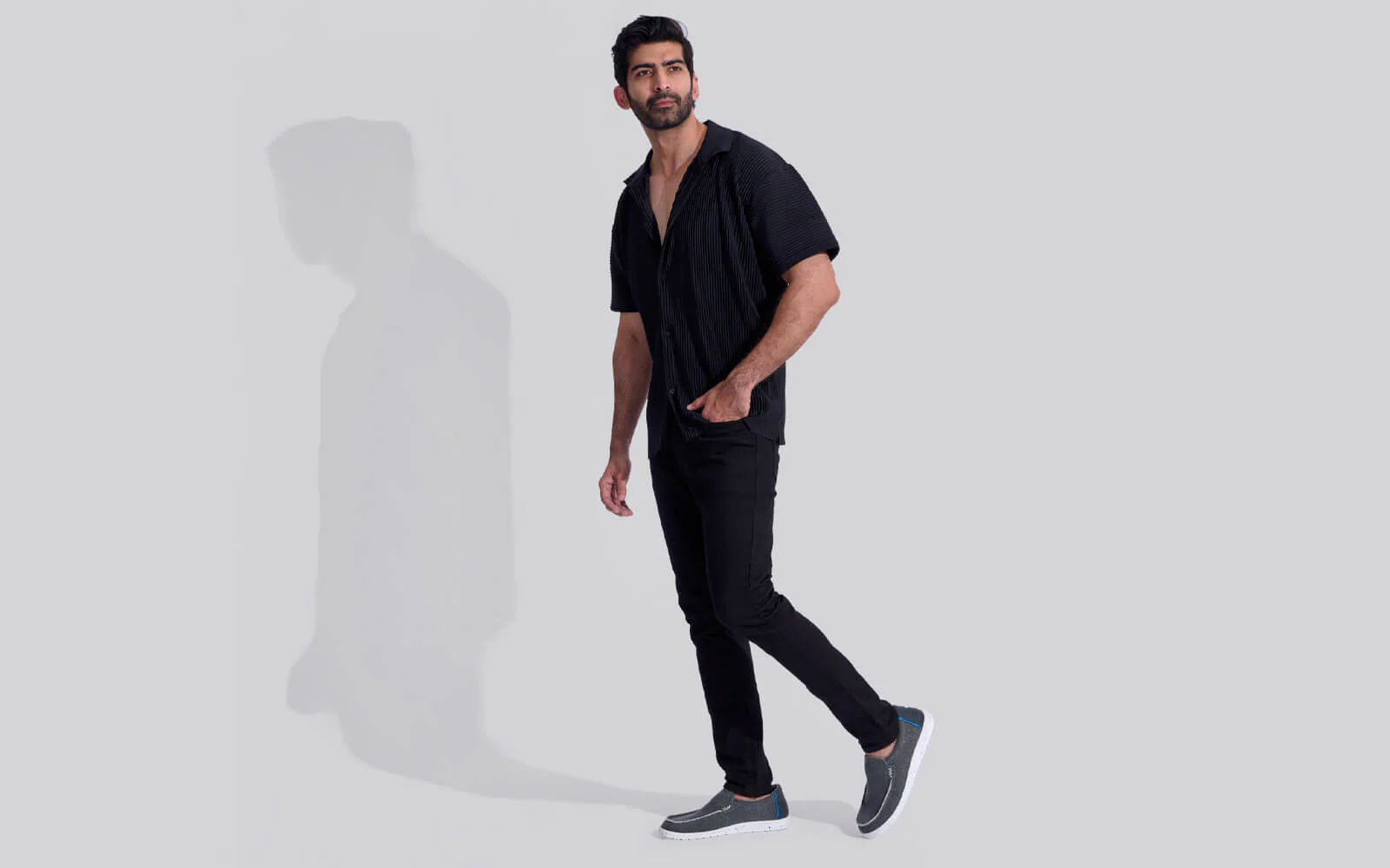 The Wanderers Slip Ons : Black - Image 10