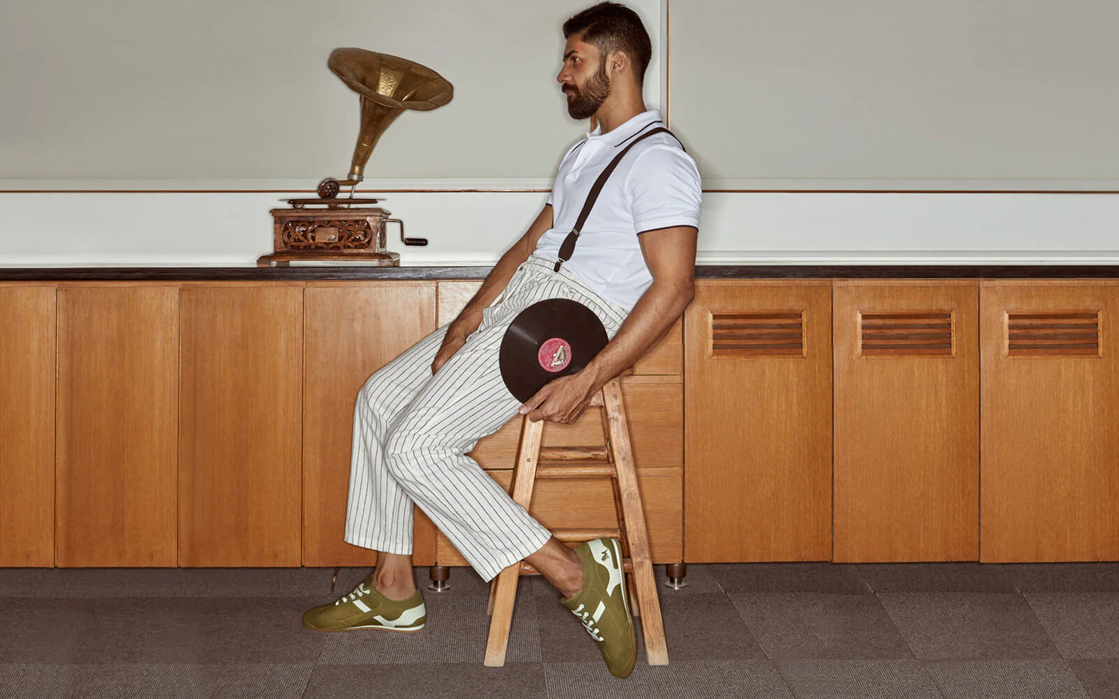 Urban Casuals : Hip Moss - Image 10